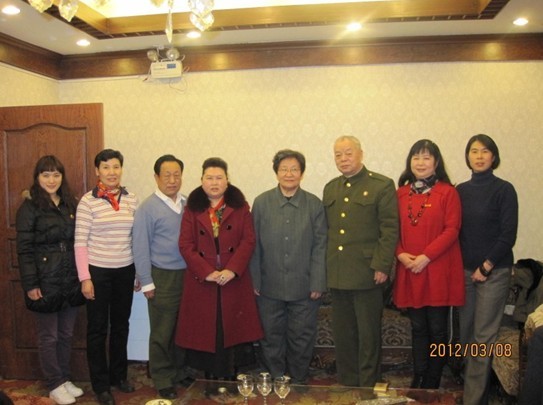 2012年三八妇女节毛虹婷董事长于北京和李讷大姐在一起